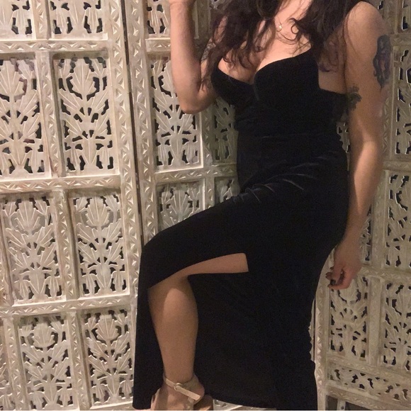 Black Velvet Slit Skirt - Picture 2 of 6